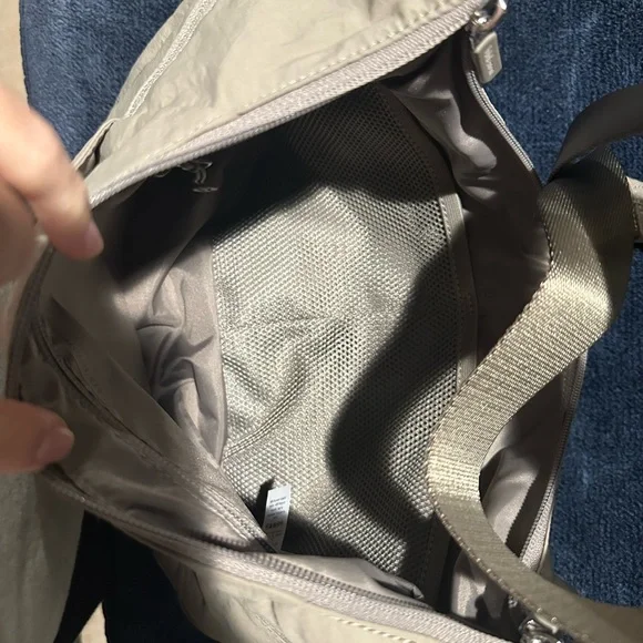 lululemon slouchy sling bag 6L in warm ash grey - Picture 7 of 15